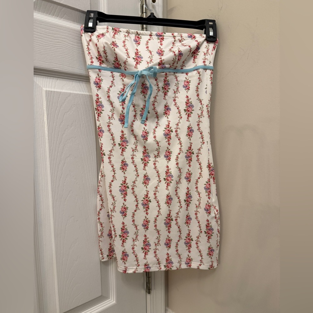 Edikted Floral Pink and Blue Strapless Dress